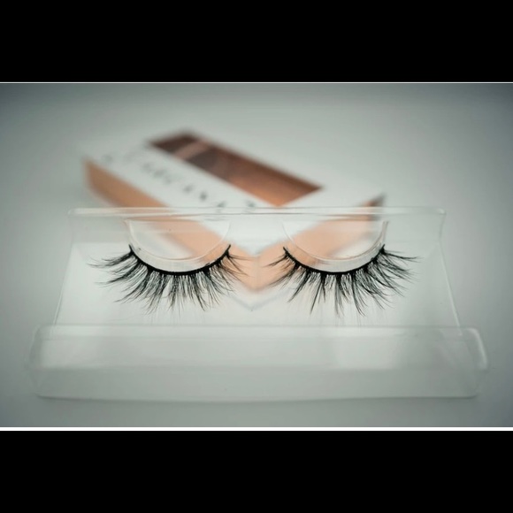 *NEW L’Arcana Premium Bundle (2 lashes + Lash Kit) - Picture 3 of 5
